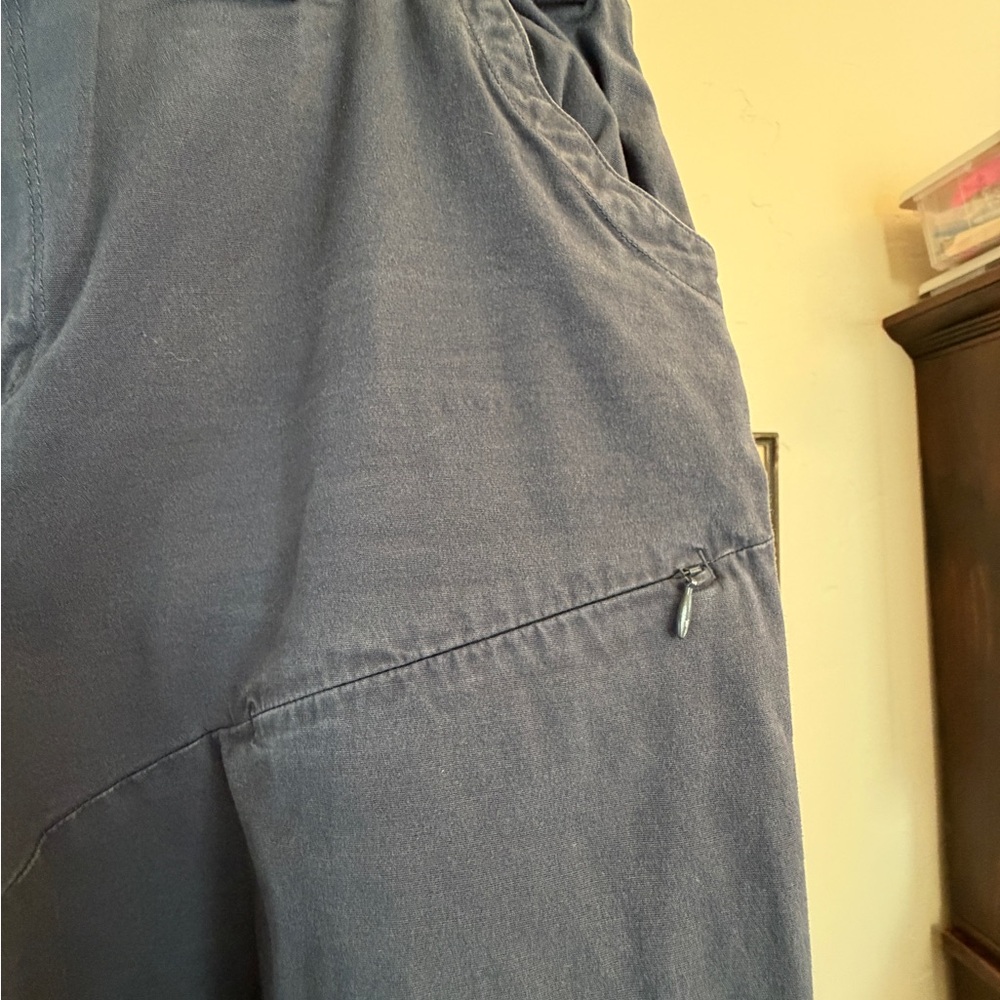 Duluth Trading Co Women's Gray Joggers - Picture 2 of 6